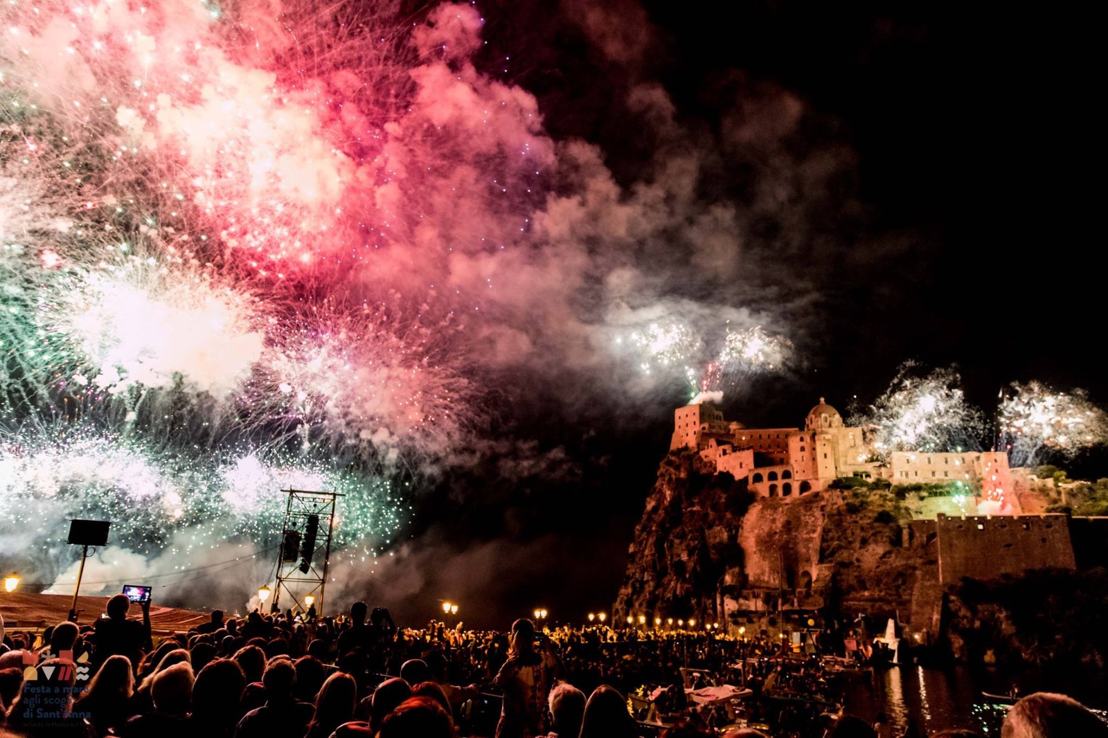 Ischia, in sicurezza e con il “green pass”: torna la Festa a mare agli scogli di Sant’Anna